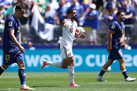 عاد من الاعتزال.. الهيدوس يسجل أمام البوسنة والهرسك ويكتب التاريخ مع قطر بكأس العالم